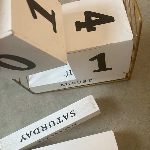 Wood block counter for calendar. Target like new - Picture 4 of 5